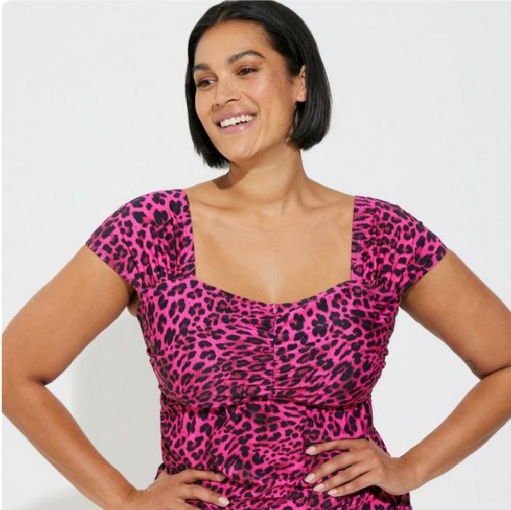 Torrid wireless ruched cap sleeve tank in classic leopard pink